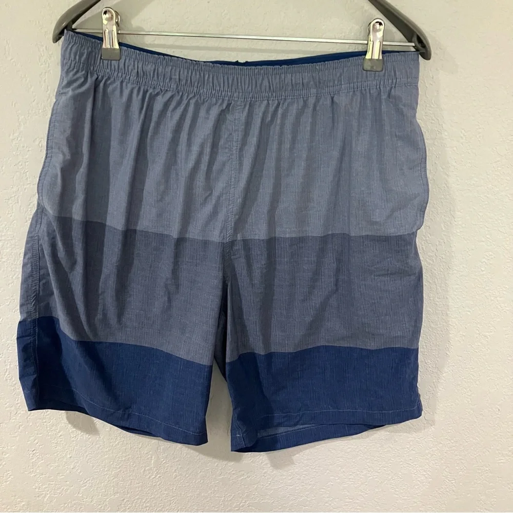 Kirkland size large Blue men’s swim trunks color block vacation